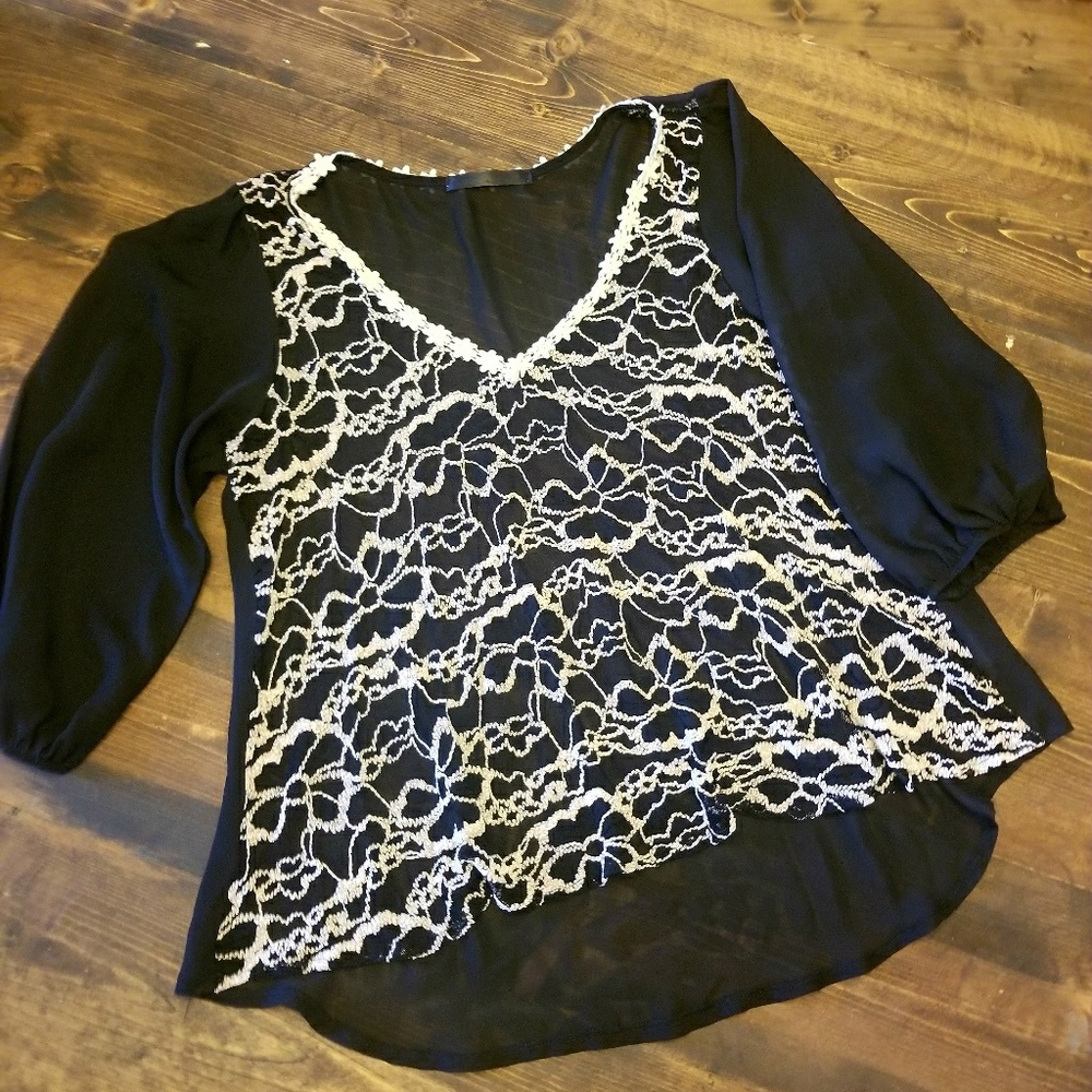 3/4 sleeves silky blouse with lace front detail